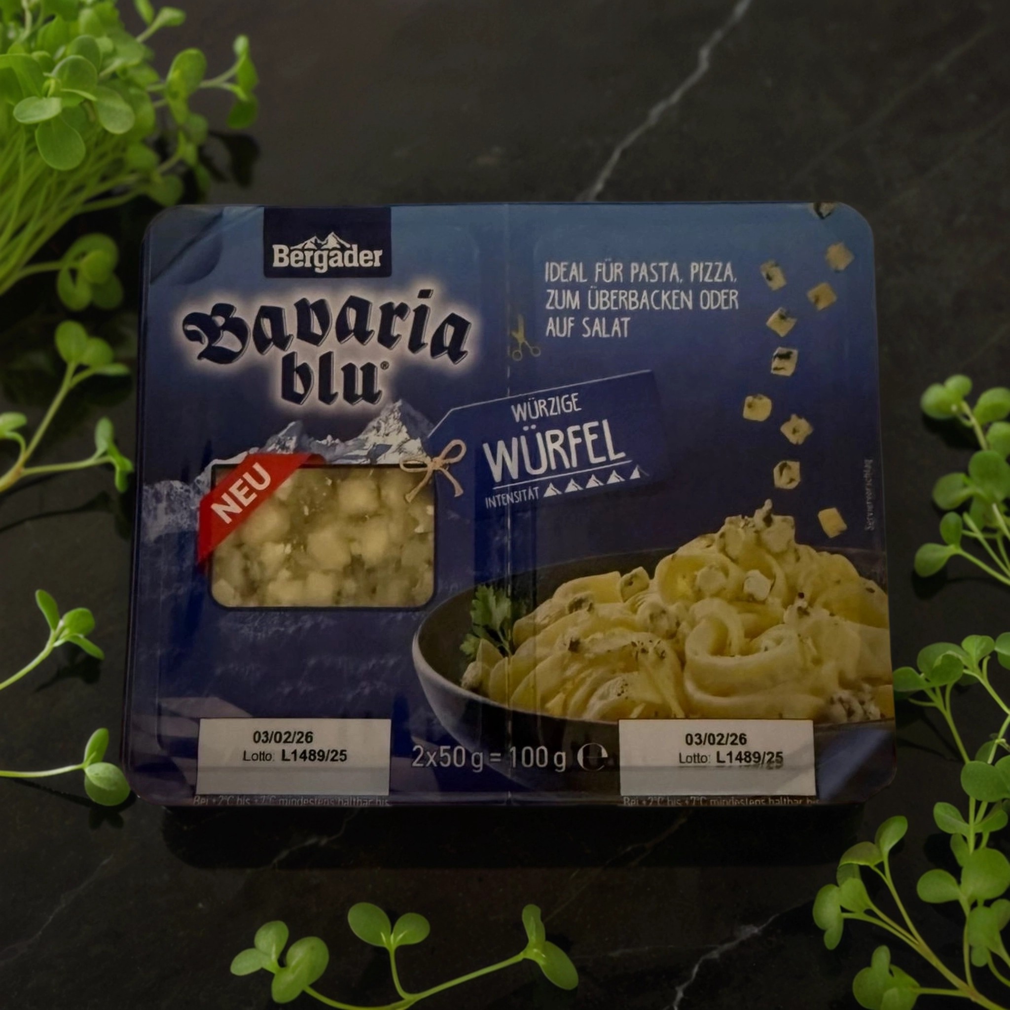 Мягкий сыр Бавария блю Бергадер(Bergader Bavaria Blue Würzige Würfel), 100г