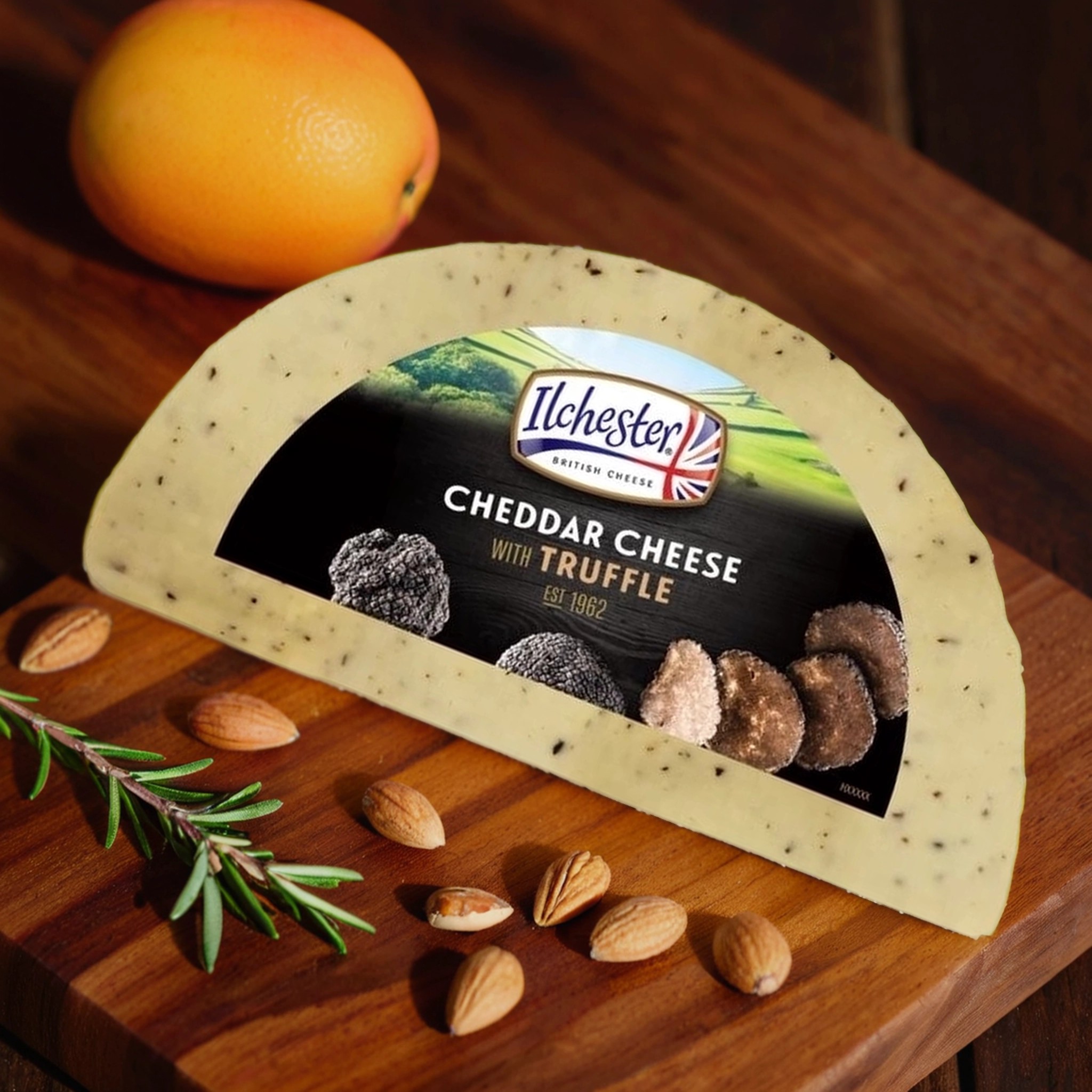 Британский сыр чеддер  с черным трюфелем,Truffle 1000гр.