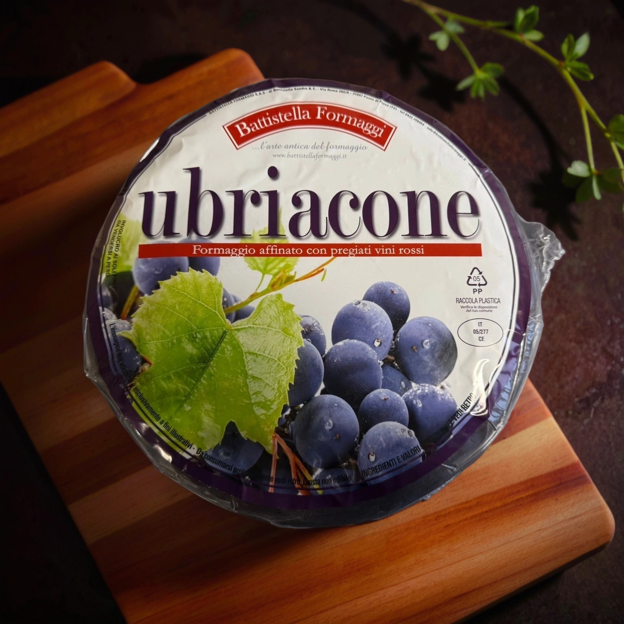 Сыр выдержанный в вине UBRIACONE, Battistella, 250 гр. 800 р/шт.